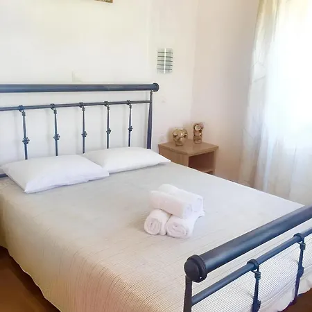 Spacious Apartment With Sea View In Tzamarelata - 90 M²